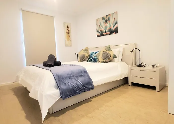 Coastal Salty Kiss Sleeps 4!